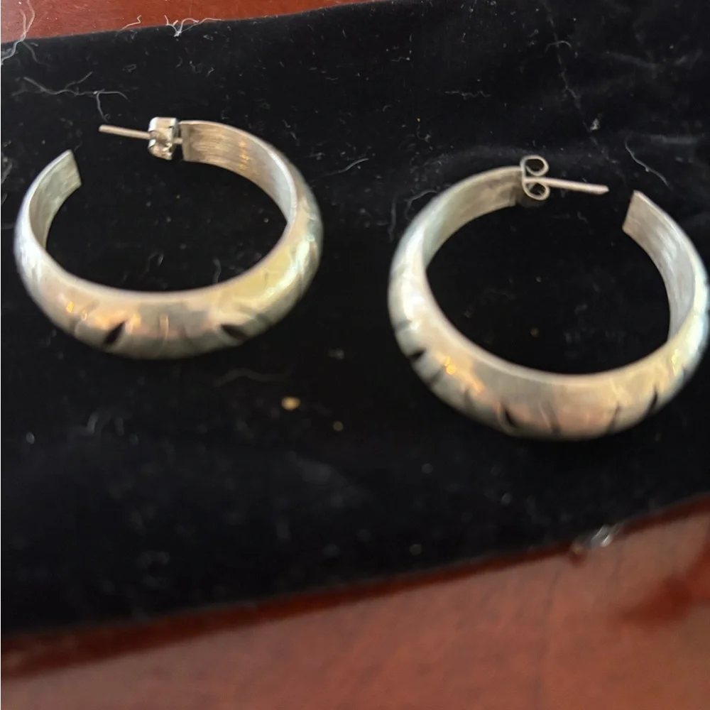 Chic Silver Hoop Earrings - Picture 2 of 4